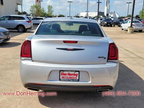2022 Chrysler 300 S