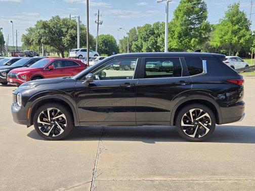 2023 Mitsubishi Outlander SE