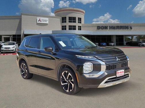 2023 Mitsubishi Outlander SE