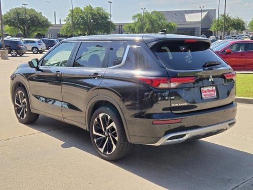 2023 Mitsubishi Outlander SE