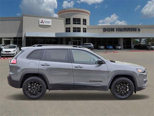 2023 Jeep Cherokee Altitude Lux