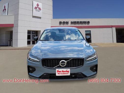 2024 Volvo S60 B5 Core Dark Theme