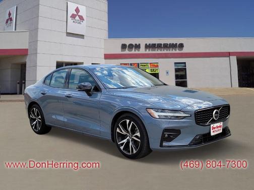2024 Volvo S60 B5 Core Dark Theme
