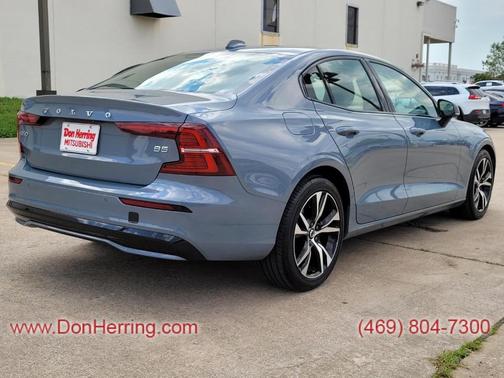 2024 Volvo S60 B5 Core Dark Theme