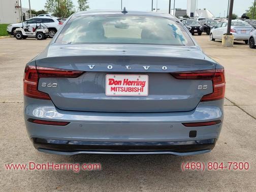 2024 Volvo S60 B5 Core Dark Theme