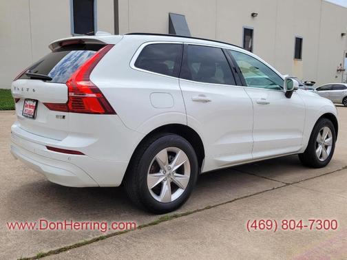 2022 Volvo XC60 B5 Momentum