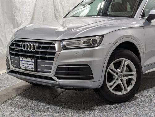 Florett Silver Metallic 2019 Audi Q5 2.0T Premium