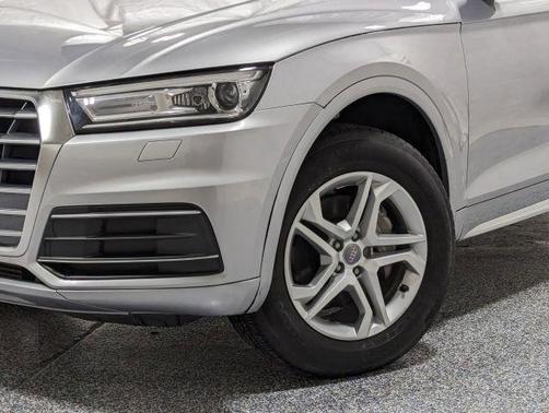 Florett Silver Metallic 2019 Audi Q5 2.0T Premium