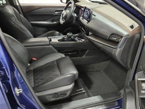 Blue / Black 2022 Nissan Rogue Platinum