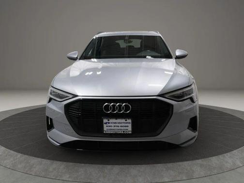 Florett Silver Metallic 2022 Audi e-tron Premium Plus