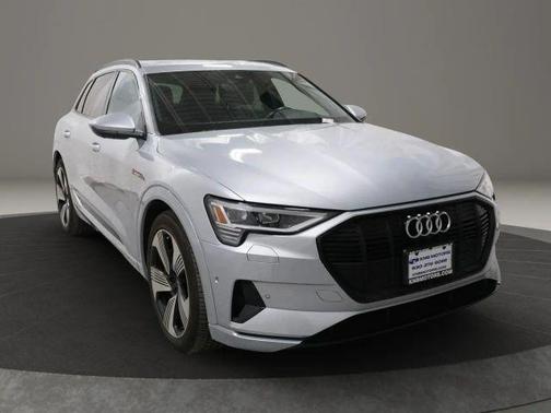 Florett Silver Metallic 2022 Audi e-tron Premium Plus