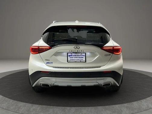 2017 INFINITI QX30 Premium