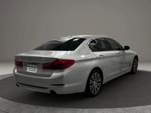 Glacier Silver Metallic 2018 BMW 530 i xDrive