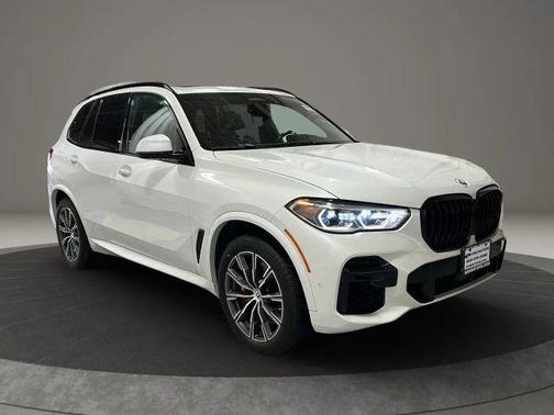 Mineral White Metallic 2023 BMW X5 M50i