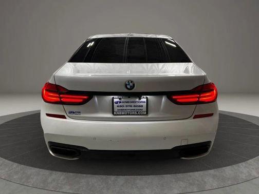 White Metallic 2018 BMW 740 i