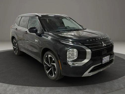 Black 2025 Mitsubishi Outlander PHEV SEL