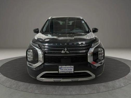 Black 2025 Mitsubishi Outlander PHEV SEL