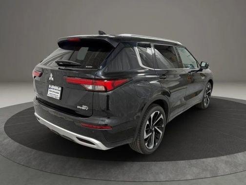 Black 2025 Mitsubishi Outlander PHEV SEL