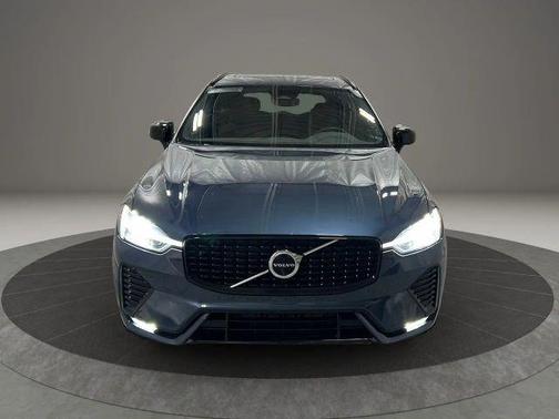 2023 Volvo XC60 B5 Plus Dark Theme