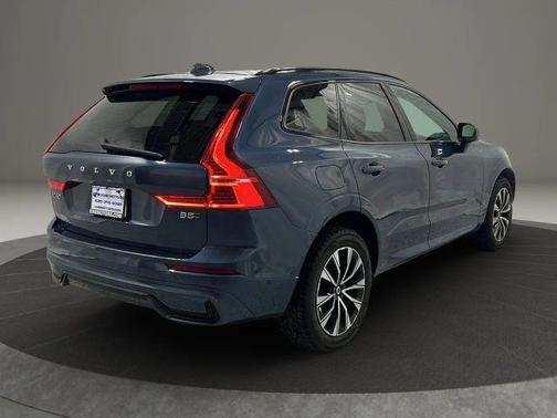 2023 Volvo XC60 B5 Plus Dark Theme