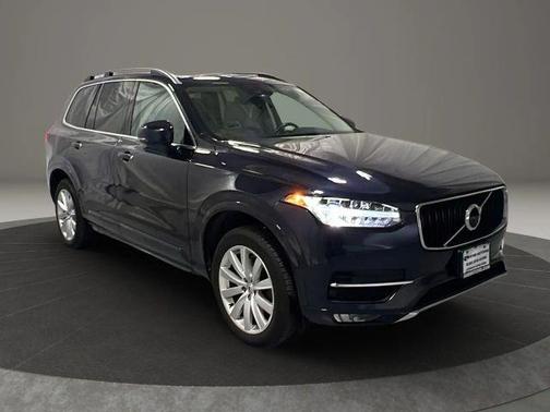 2016 Volvo XC90 T6 Momentum