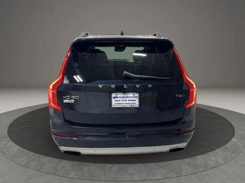 2016 Volvo XC90 T6 Momentum