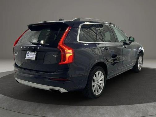 2016 Volvo XC90 T6 Momentum