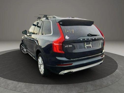 2016 Volvo XC90 T6 Momentum