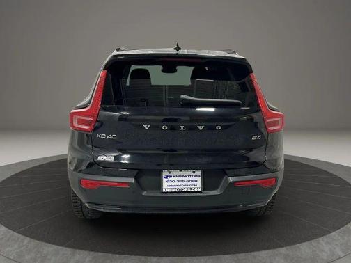 2023 Volvo XC40 B4 Ultimate Dark Theme