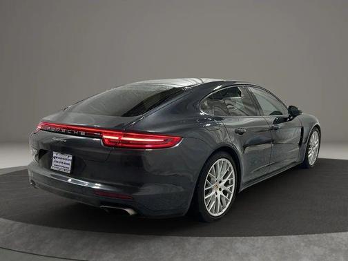 2018 Porsche Panamera S