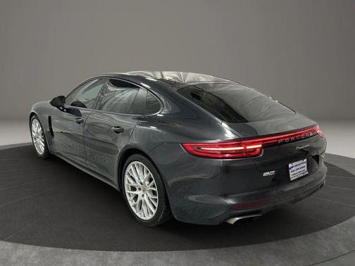 2018 Porsche Panamera S