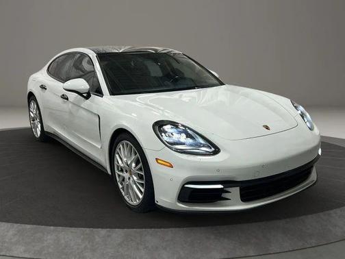 2018 Porsche Panamera 4