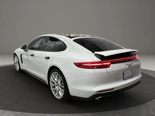 2018 Porsche Panamera 4