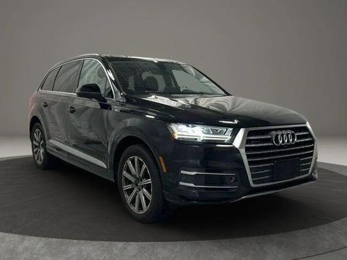 Night Black 2019 Audi Q7 45 Premium Plus
