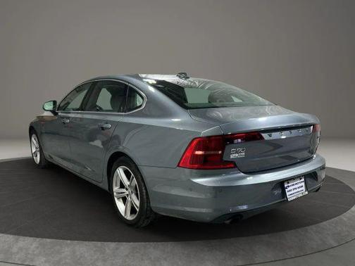 2018 Volvo S90 T5 Momentum