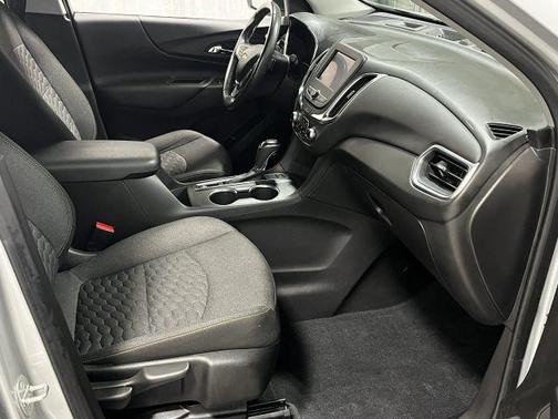 Silver Ice Metallic 2021 Chevrolet Equinox 1LT