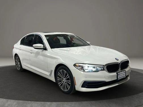 Alpine White 2019 BMW 530 i xDrive