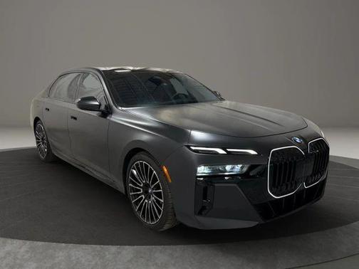 2025 BMW 740 i