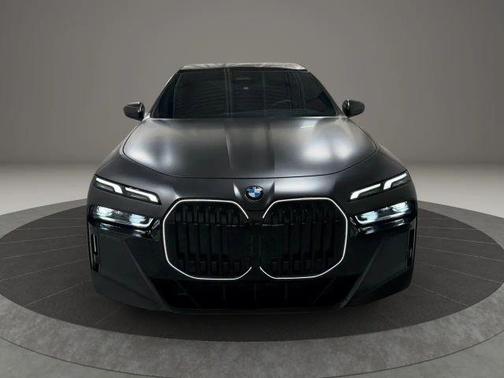 2025 BMW 740 i