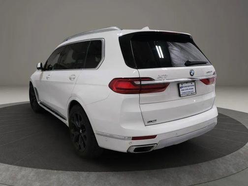 White 2017 Bentley Bentayga W12