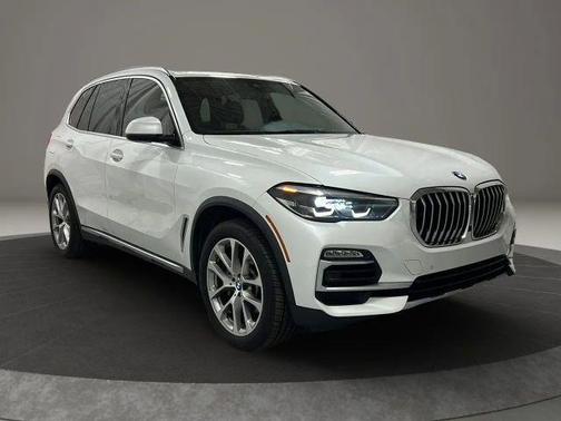 Mineral White Metallic 2019 BMW X5 xDrive40i