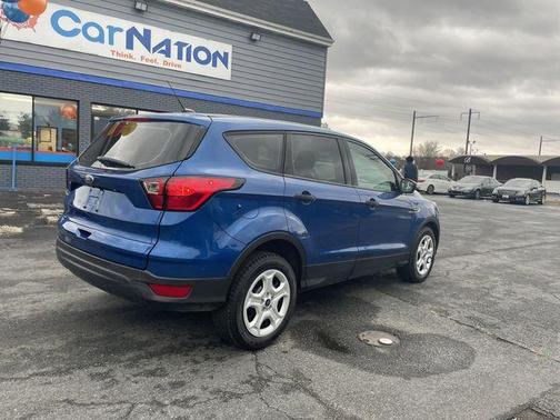 Photo 5 of 27 of 2019 Ford Escape S