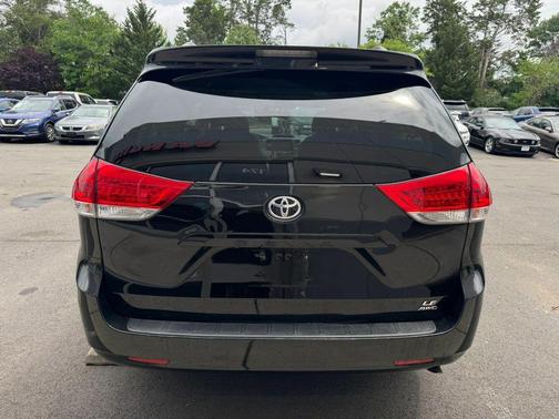 2014 Toyota Sienna LE