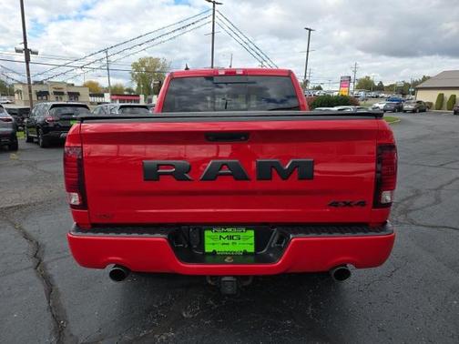 2017 RAM 1500 Night Crew Cab 4x4 5'7' Box