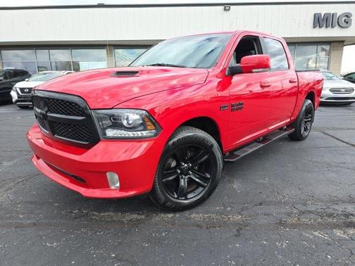 2017 RAM 1500 Night Crew Cab 4x4 5'7' Box