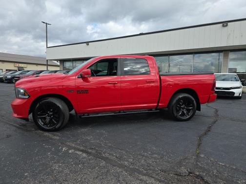 2017 RAM 1500 Night Crew Cab 4x4 5'7' Box