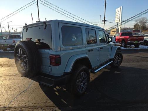 2024 Jeep Wrangler 4-Door Sahara 4x4