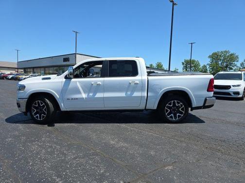 Ivory White Tri-Coat Pearlcoat 2025 RAM 1500 Laramie