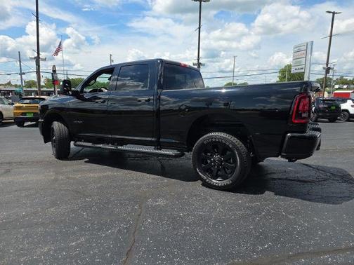 Diamond Black Crystal Pearlcoat 2026 RAM 2500 Big Horn Crew Cab 4x4 6'4' Box