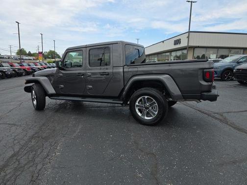 Granite Crystal Metallic Clearcoat 2024 Jeep Gladiator Sport S